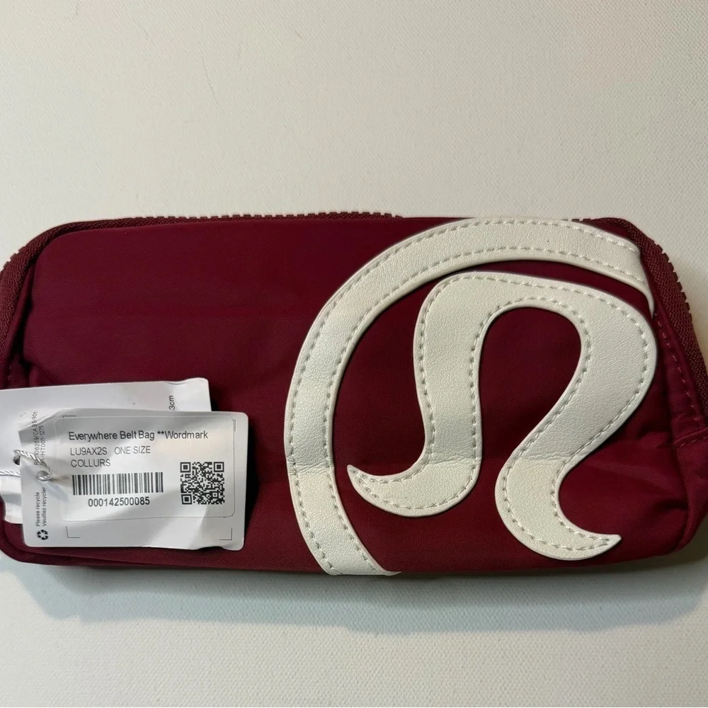 lululemon belt bag large logo Everywhere – The Shop at Equinox Interior pockets hold the essentials NWT Unisex Lululemon Everywhere Belt